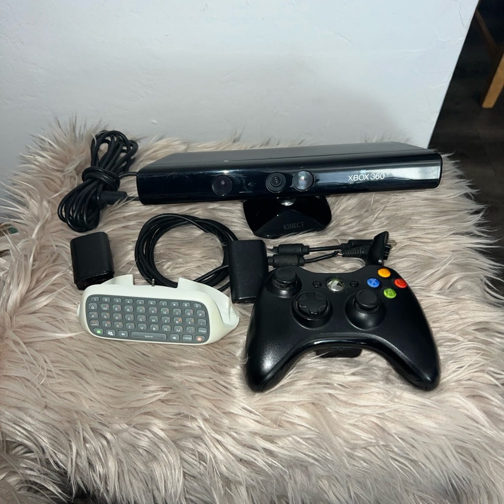 Xbox 360 x3 Bundle Lot: Wireless Controller, Kinect Sensor Bar and keyboard